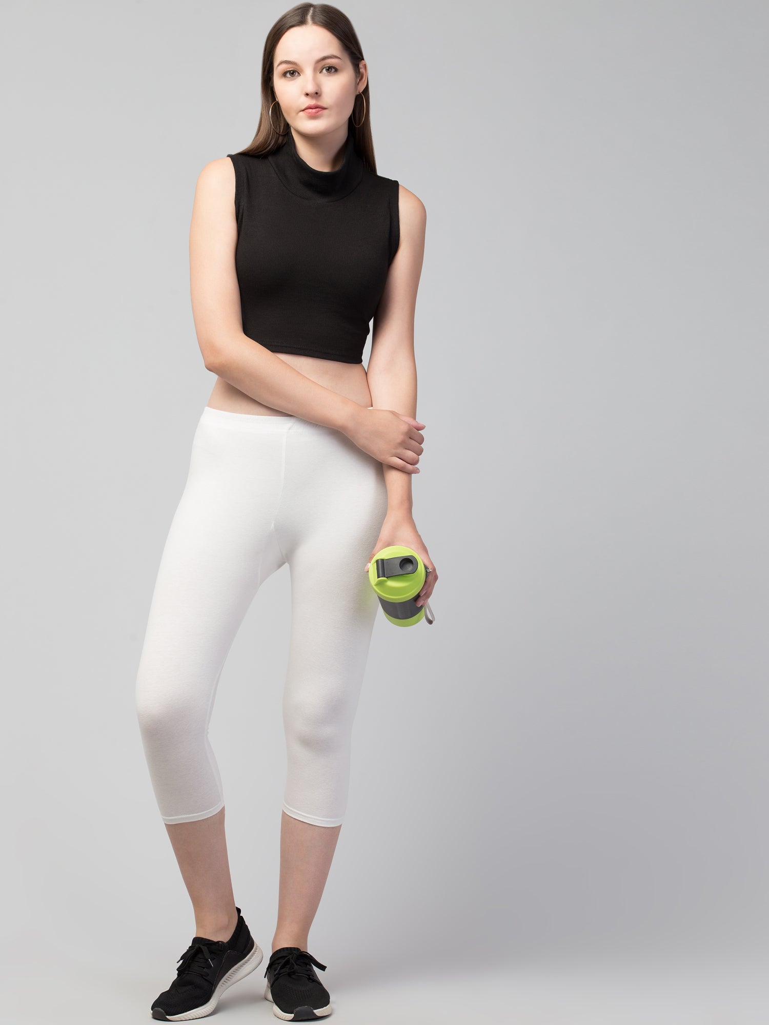 Women Solid White Mid Rise Skinny Fit Capris