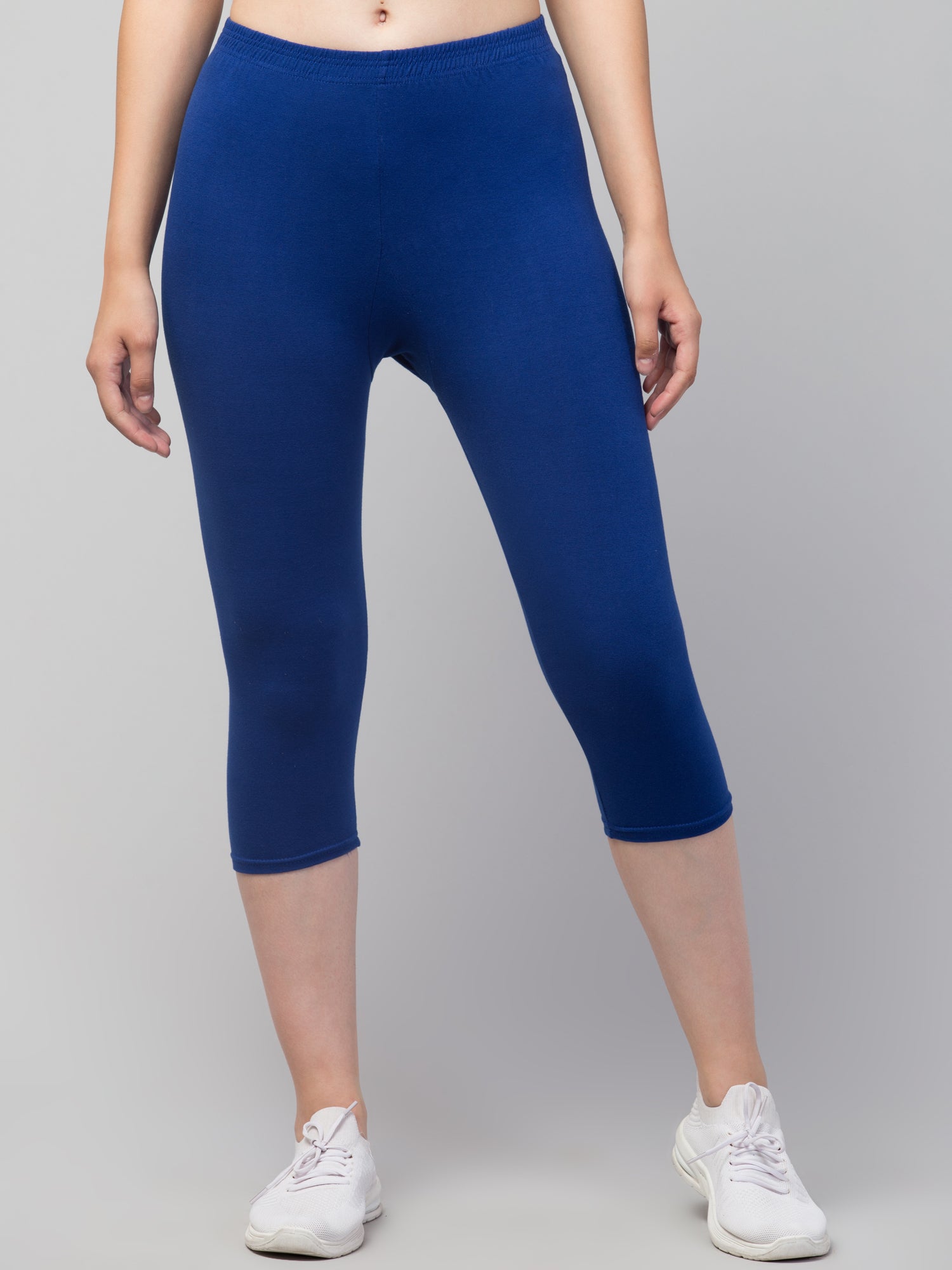 Women Solid Royal Blue Mid Rise Skinny Fit Capris