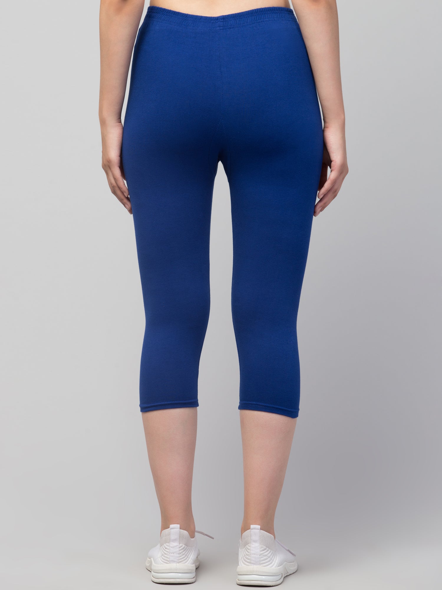 Women Solid Royal Blue Mid Rise Skinny Fit Capris