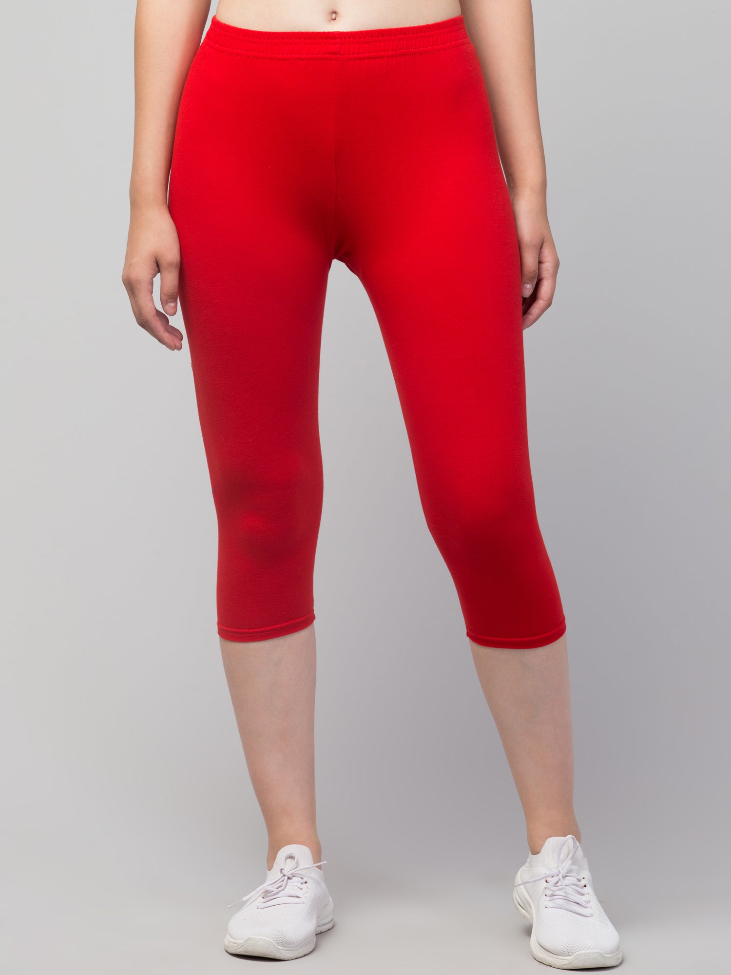 Women Solid Red Mid Rise Skinny Fit Capris