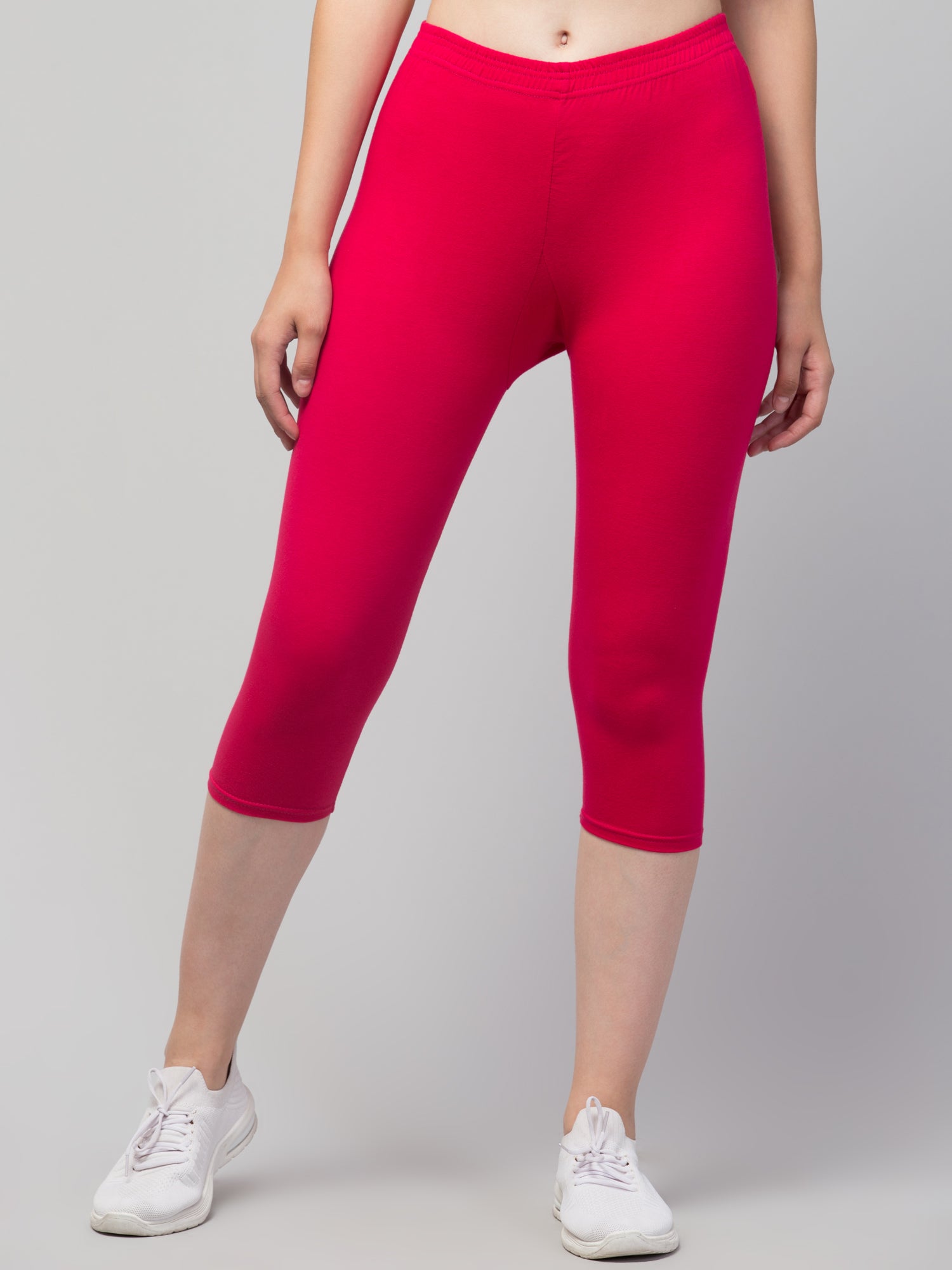 Women Solid Rani Pink Mid Rise Skinny Fit Capris