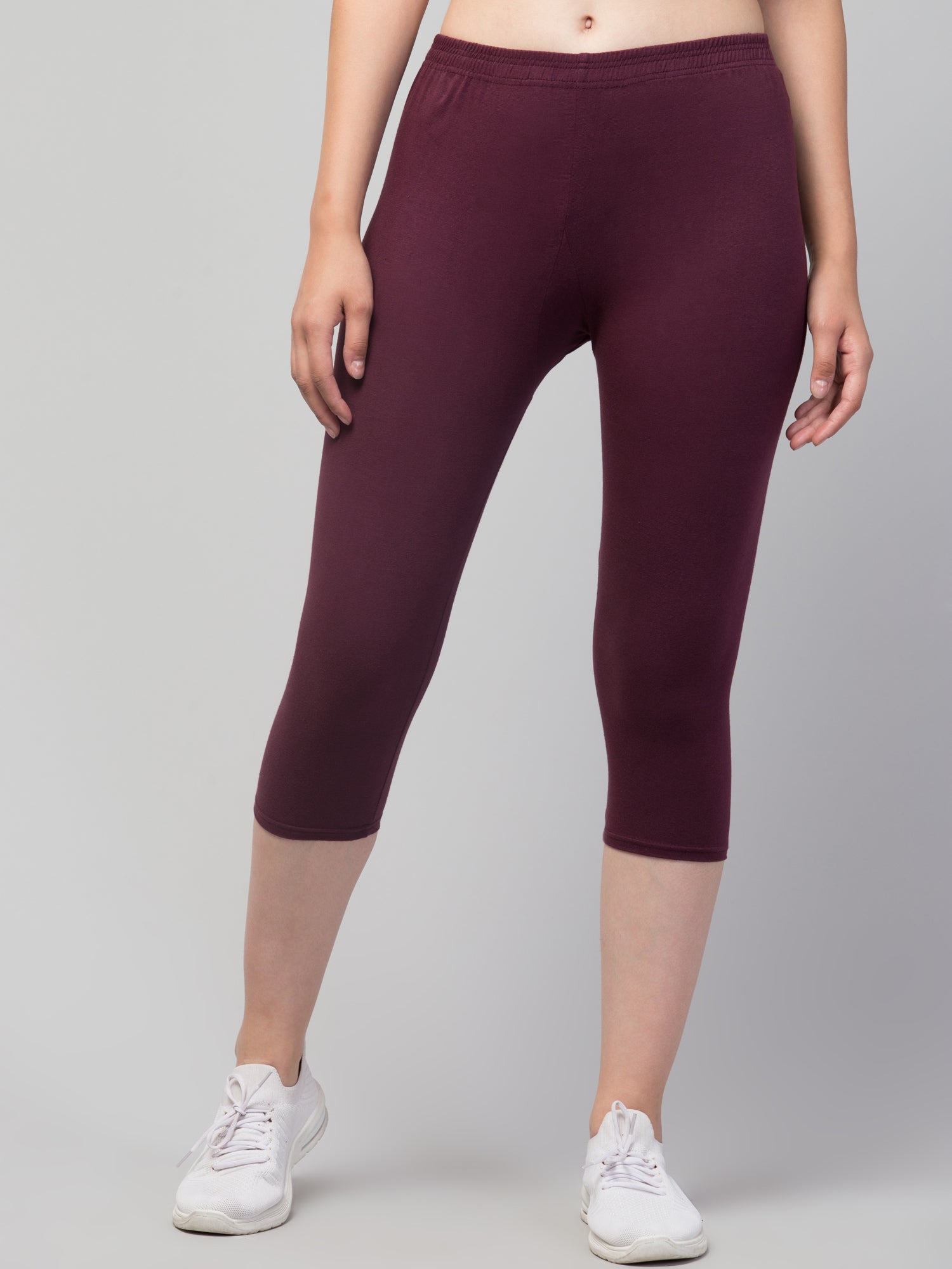 Women Solid Purple Mid Rise Skinny Fit Capris