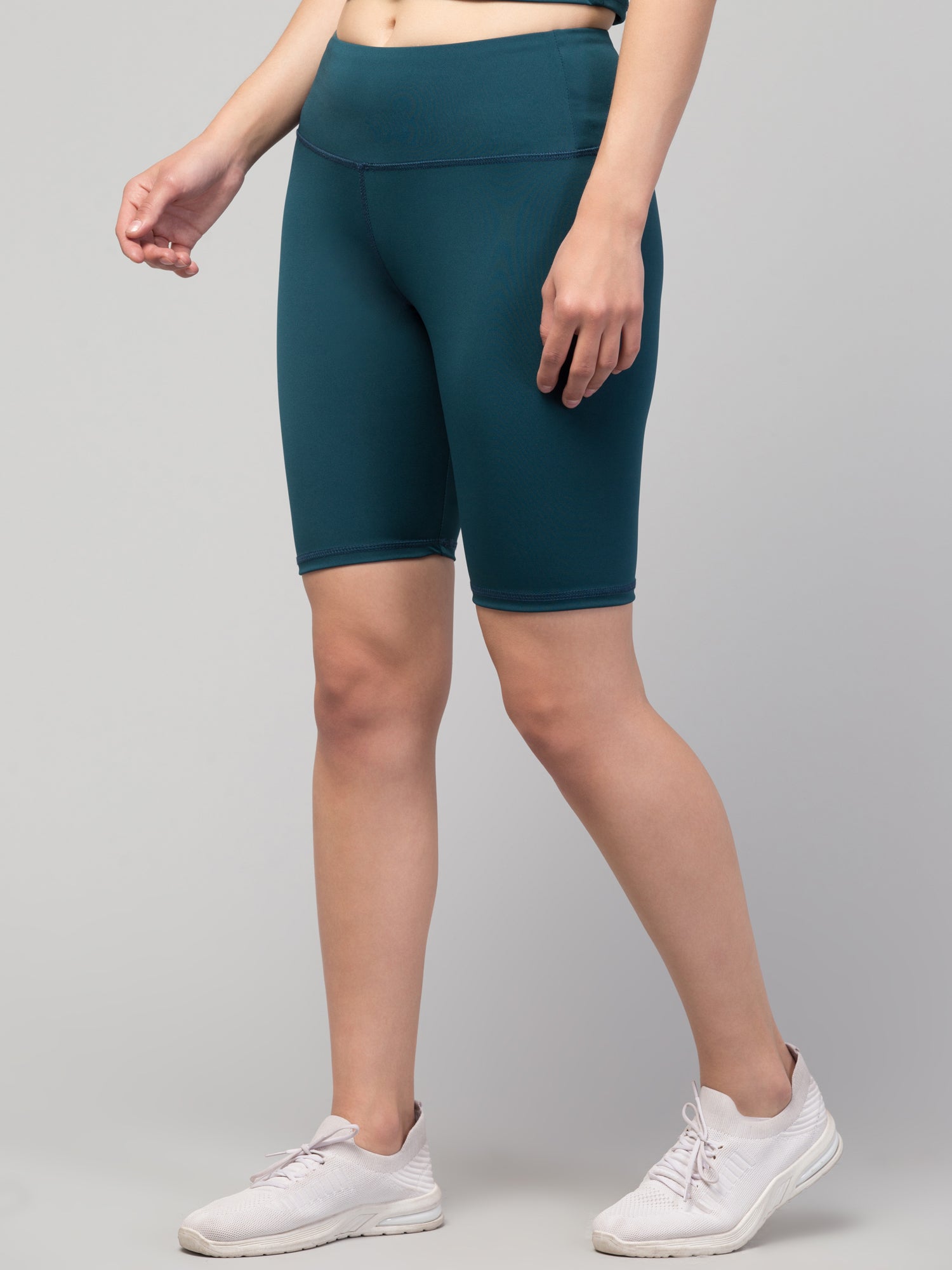 Women Solid Rama Green Skinny Fit High-rise Cycling Sports Shorts