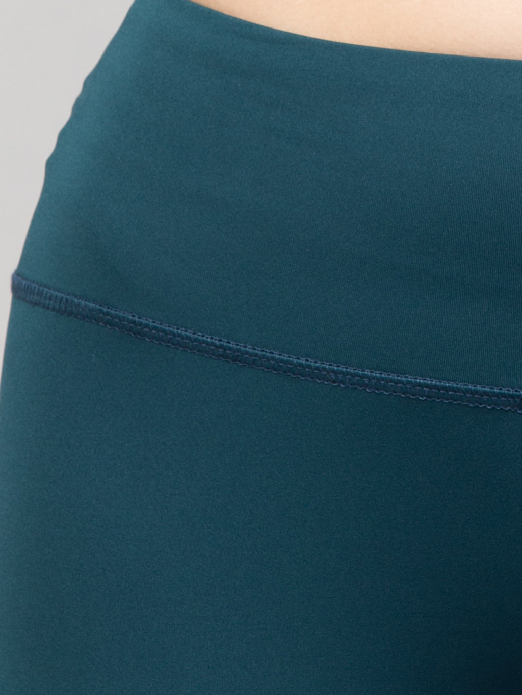 Women Solid Rama Green Skinny Fit High-rise Cycling Sports Shorts
