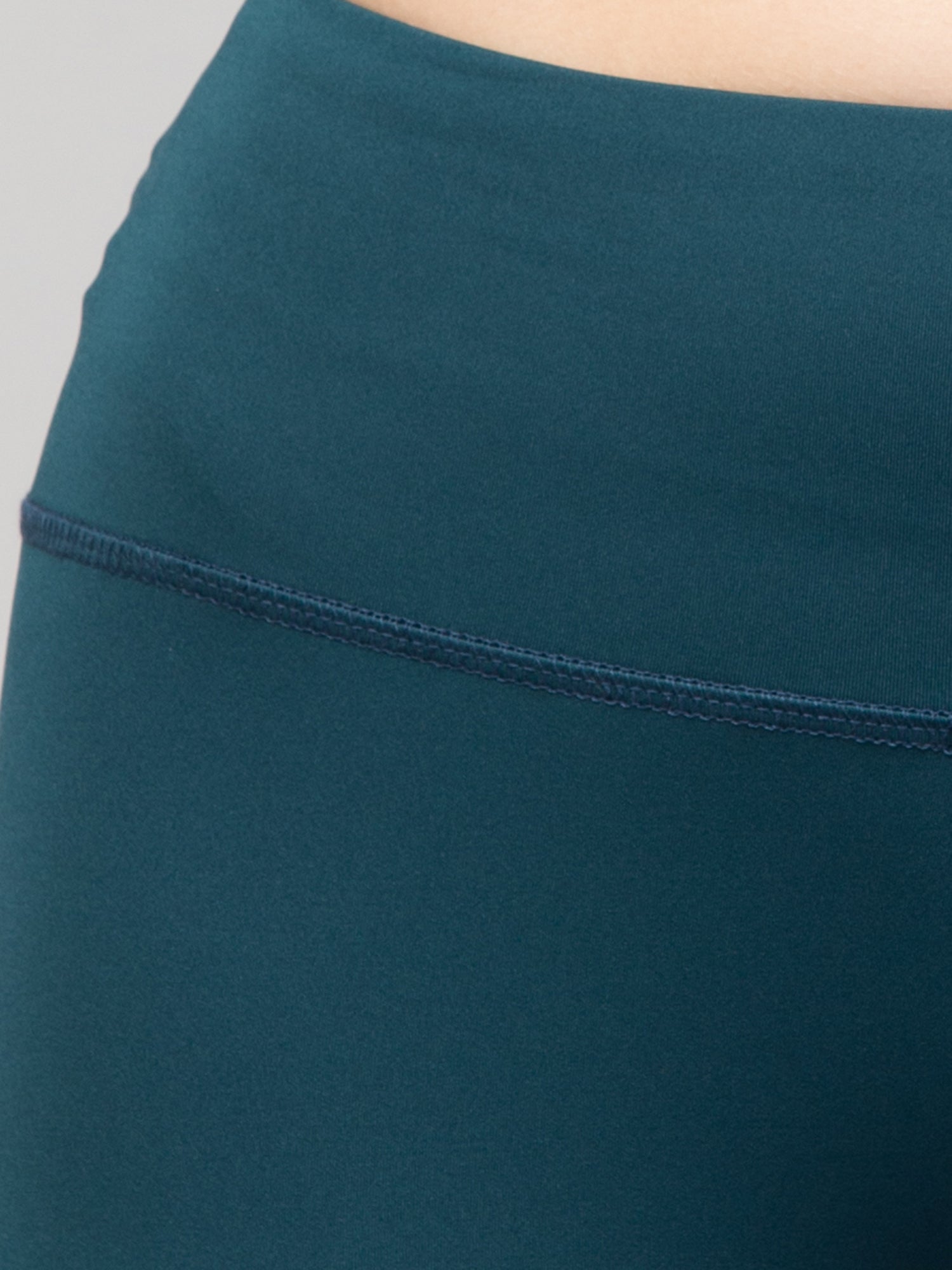 Women Solid Rama Green Skinny Fit High-rise Cycling Sports Shorts