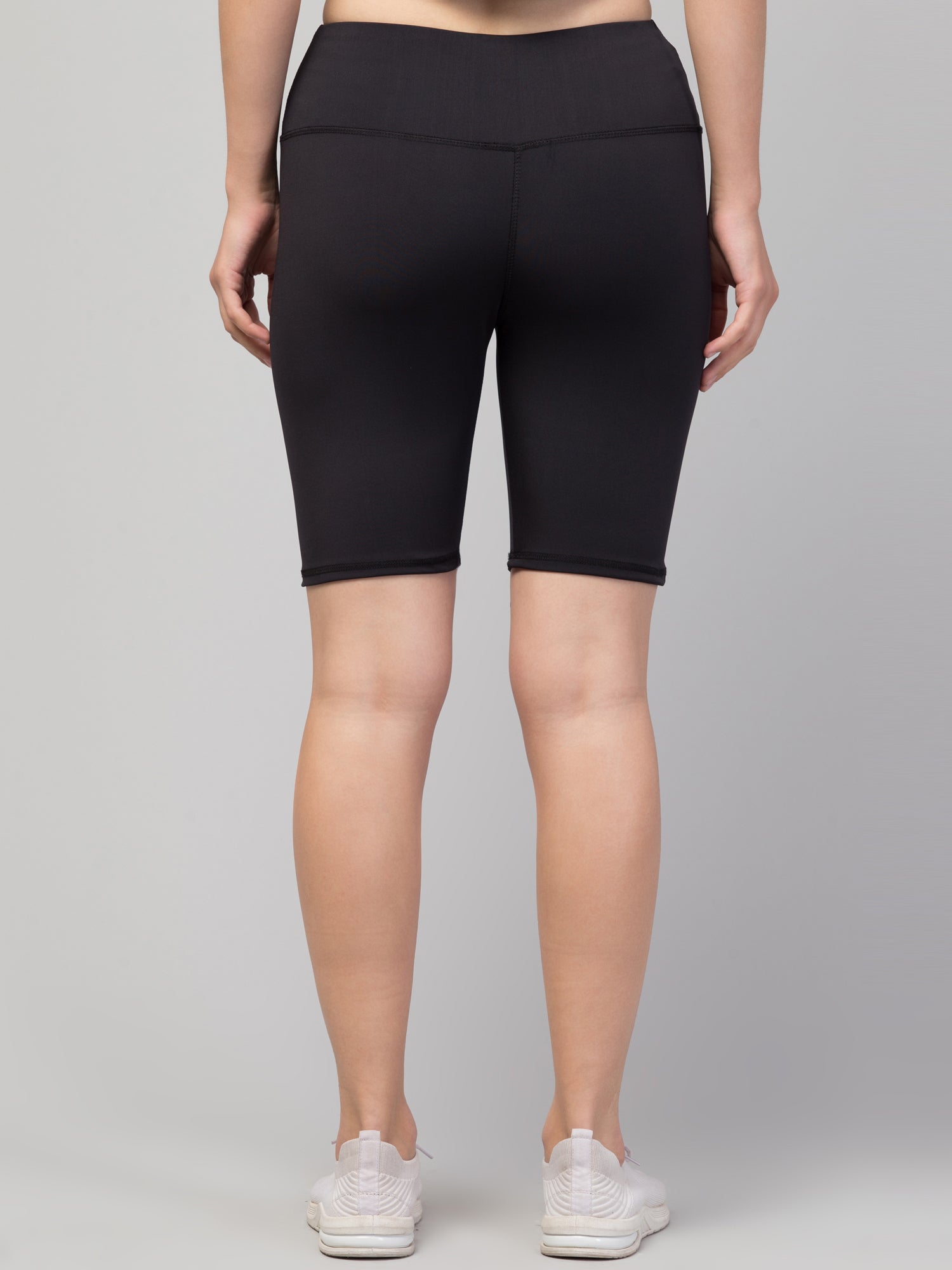 Women Solid Black Skinny Fit High-rise Cycling Sports Shorts