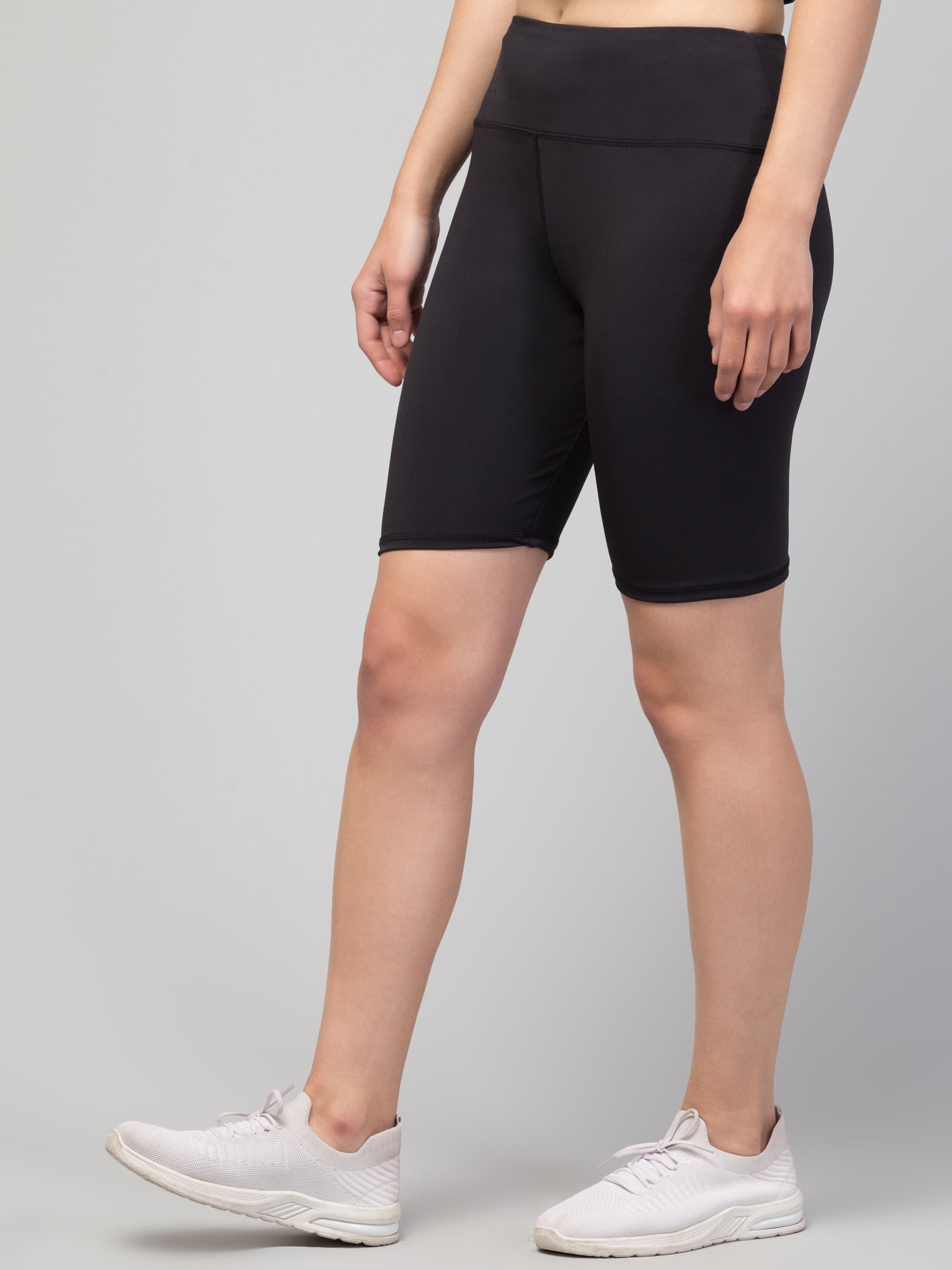 Women Solid Black Skinny Fit High-rise Cycling Sports Shorts