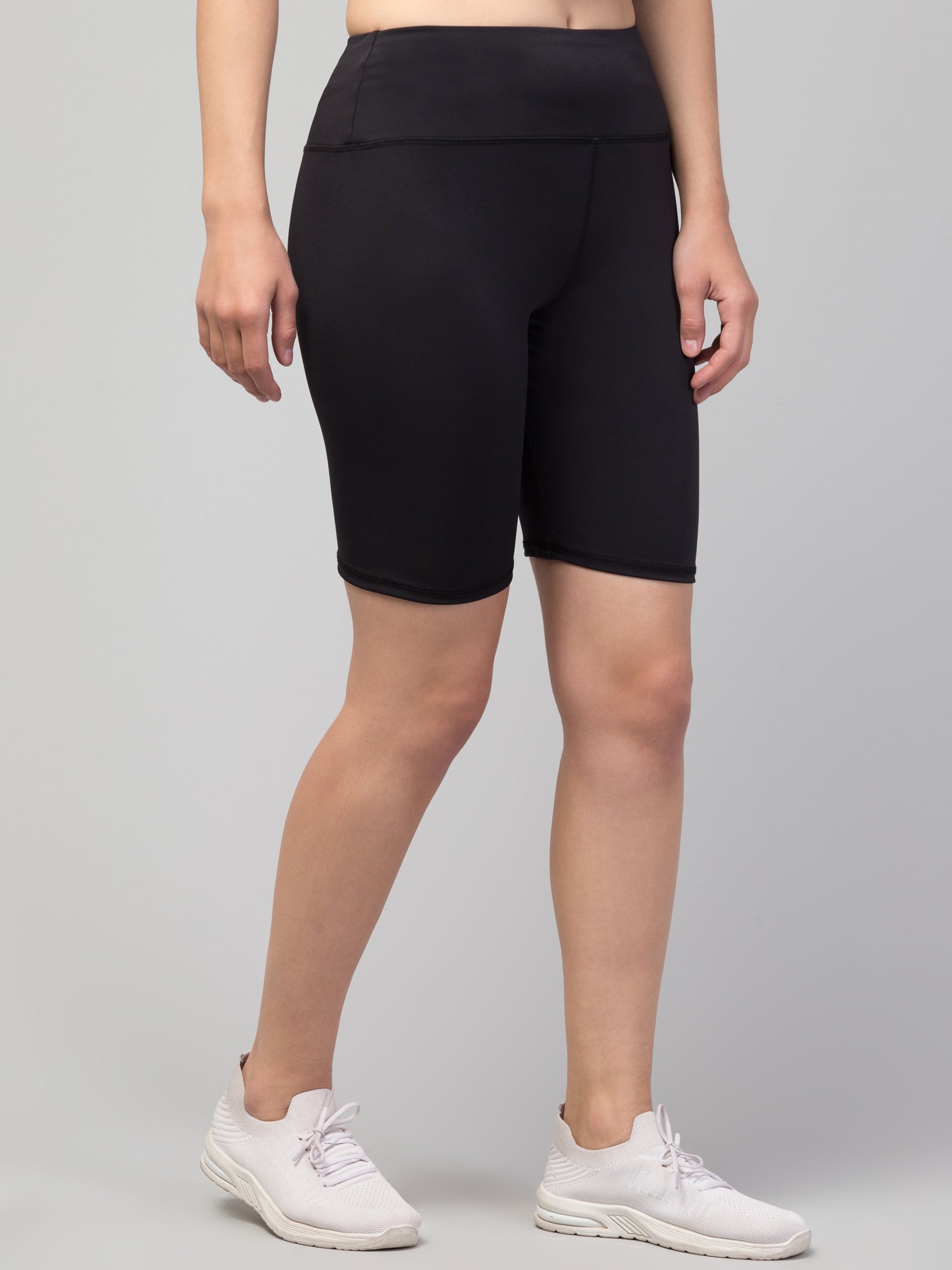 Women Solid Black Skinny Fit High-rise Cycling Sports Shorts