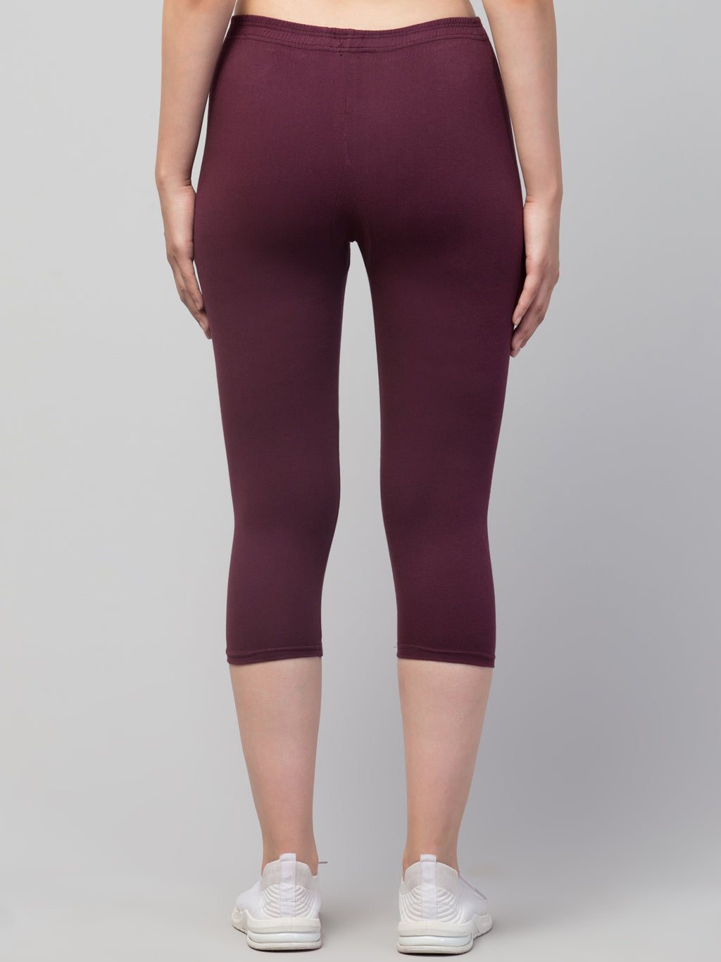 Women Solid Purple  Mid Rise Skinny Fit  Capris