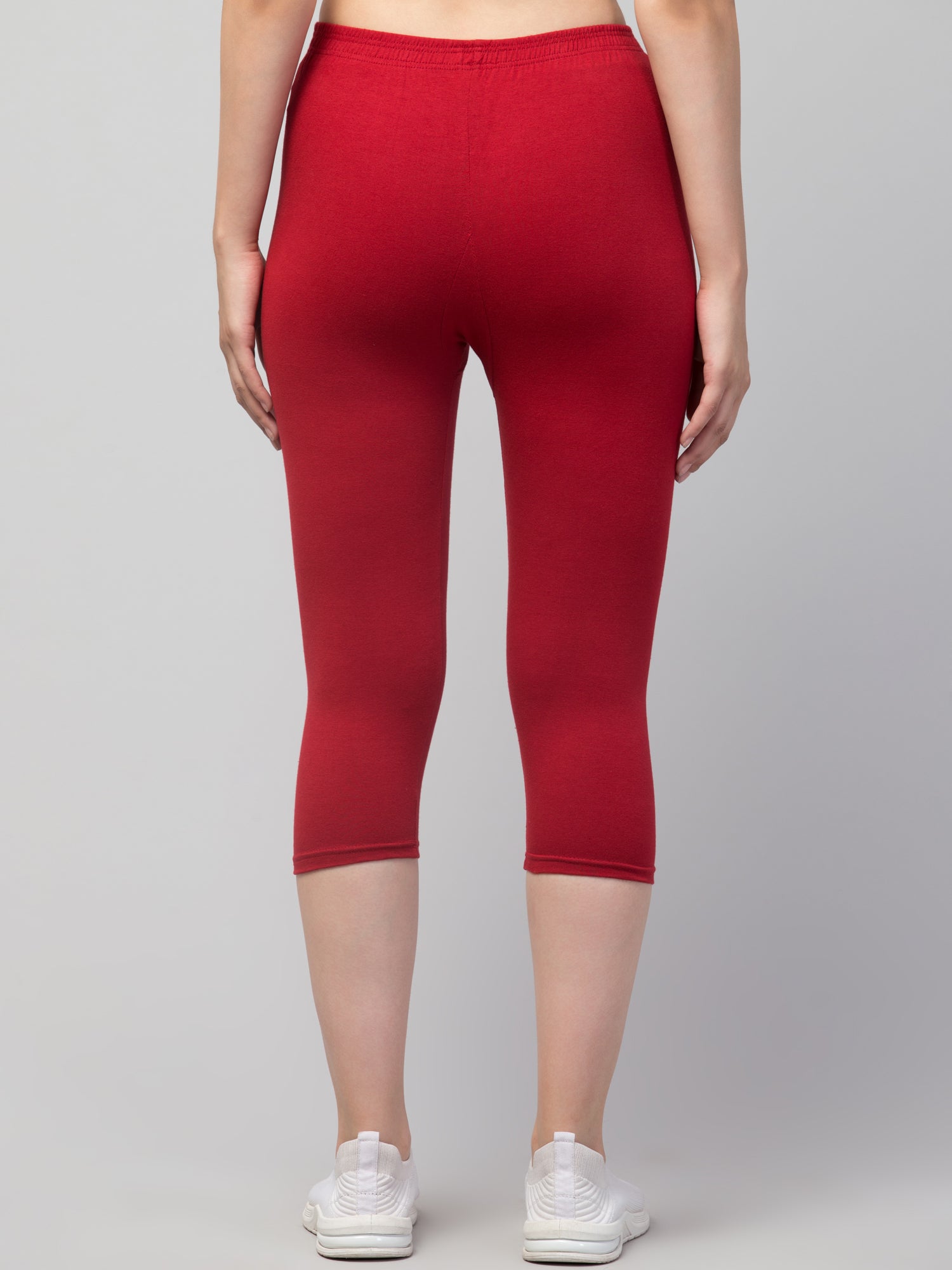 Women Solid Maroon Mid Rise Skinny Fit Capris