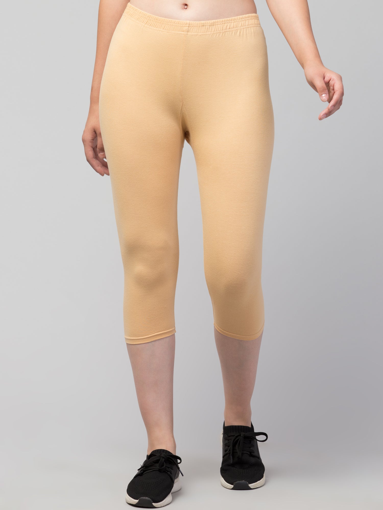 Women Solid Lt Skin Mid Rise Skinny Fit Capris