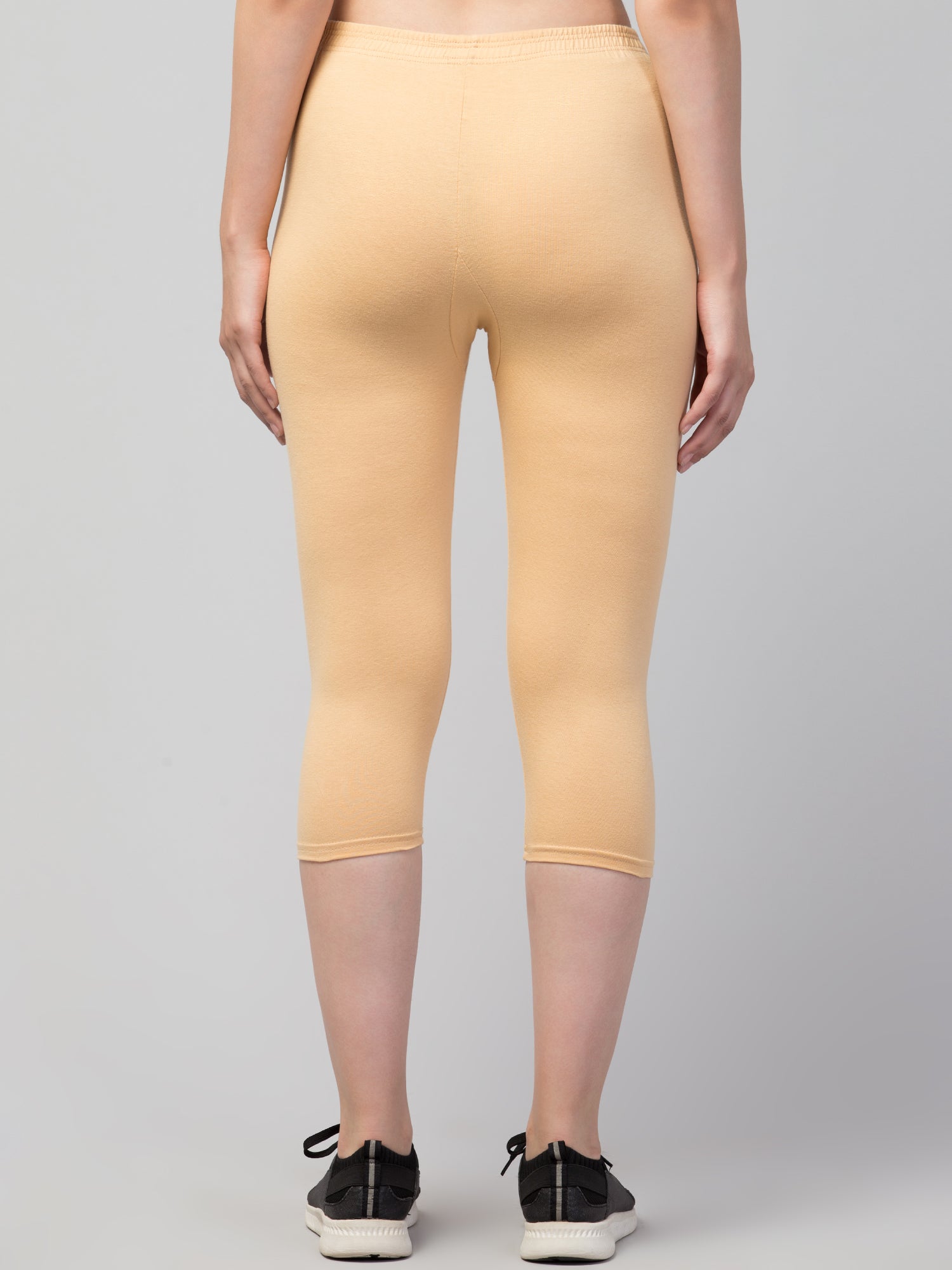 Women Solid Lt Skin Mid Rise Skinny Fit Capris