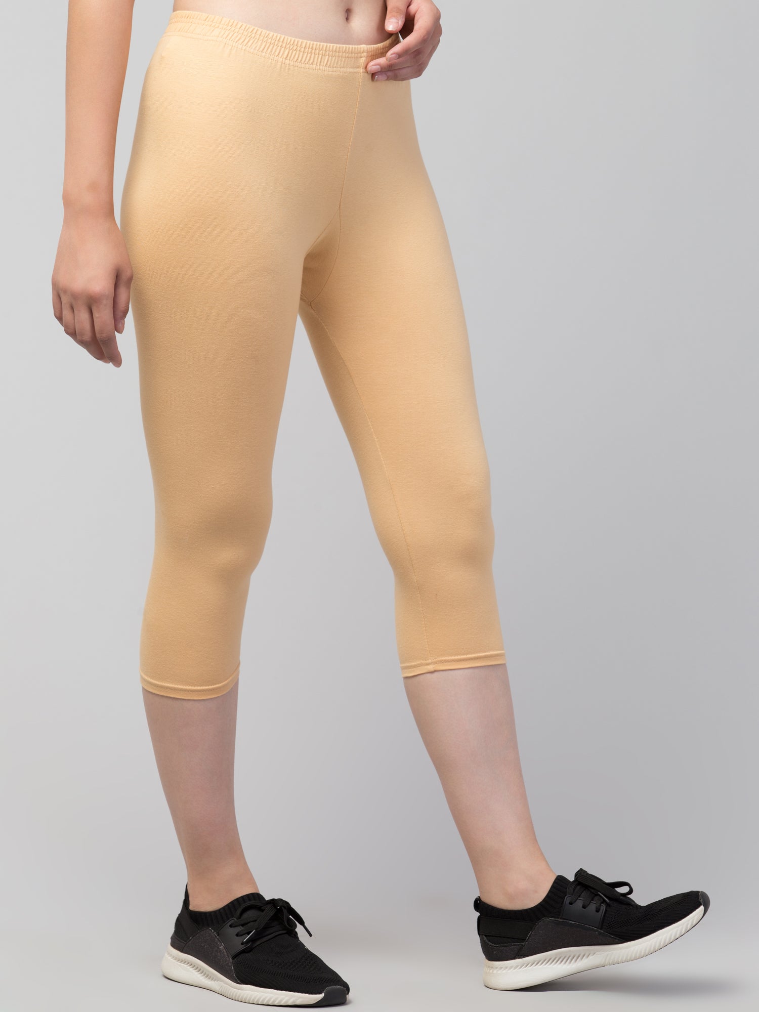 Women Solid Lt Skin Mid Rise Skinny Fit Capris