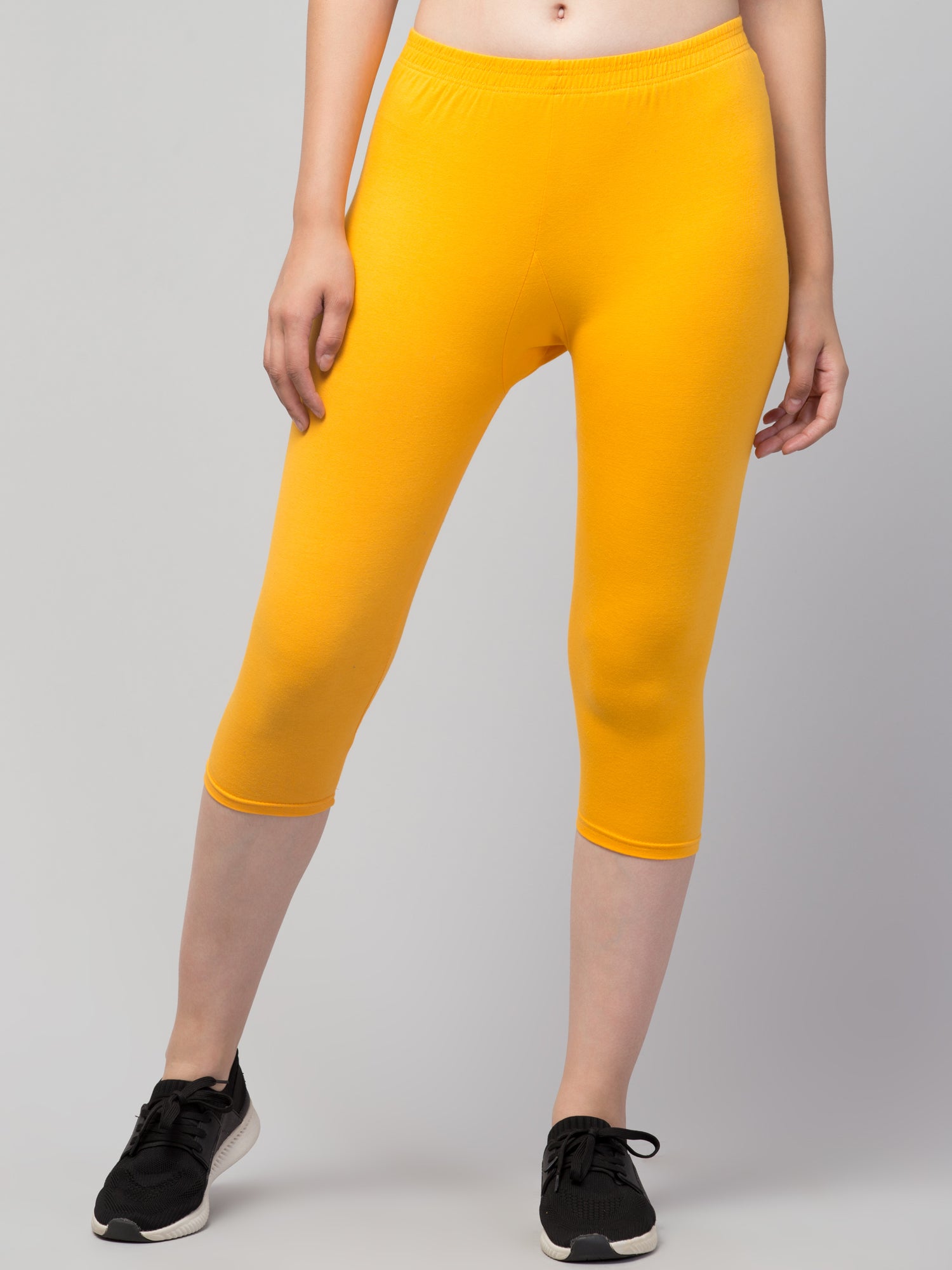 Women Solid Dark Yellow Mid Rise Skinny Fit Capris