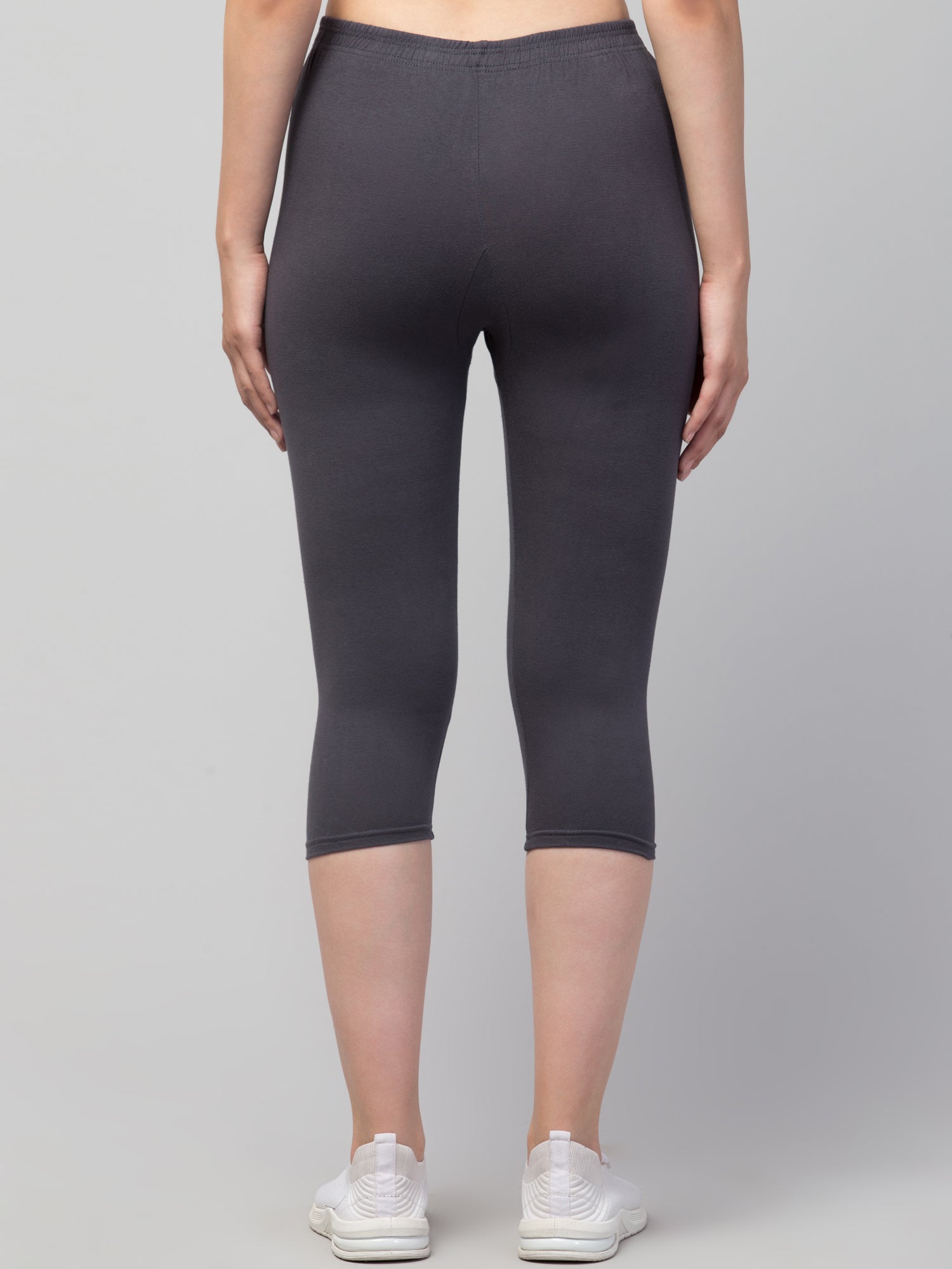 Women Solid Grey Mid Rise Skinny Fit Capris
