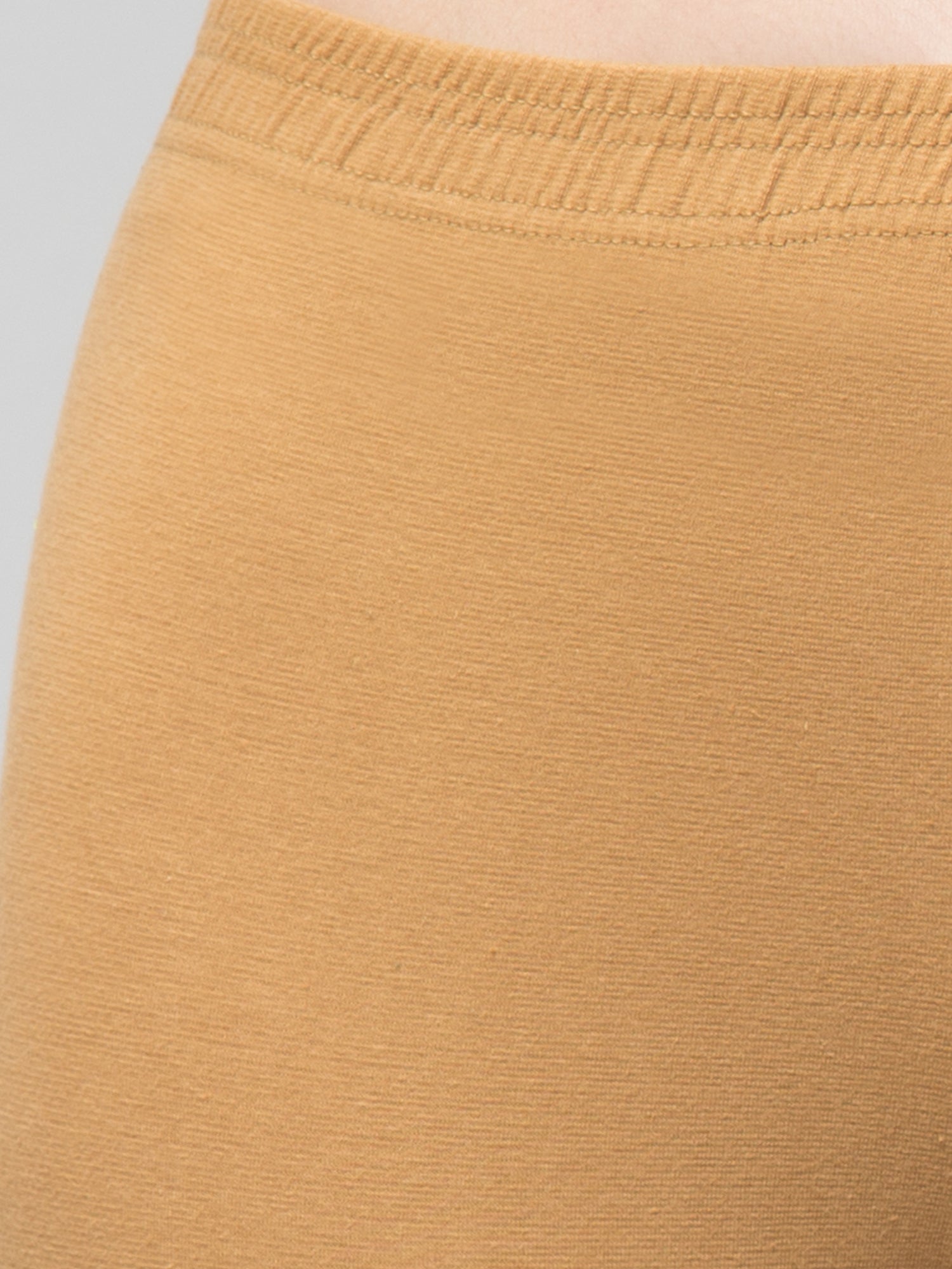 Women Solid Chiku Mid Rise Skinny Fit Capris