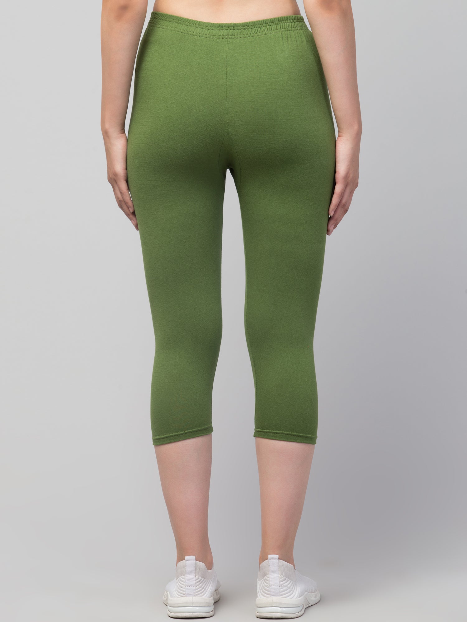 Women Solid Dark Green Mid Rise Skinny Fit Capris