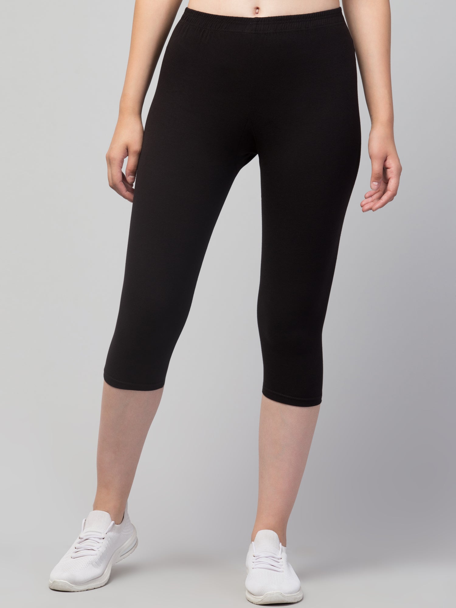 Women Solid Black  Mid Rise Skinny Fit  Capris